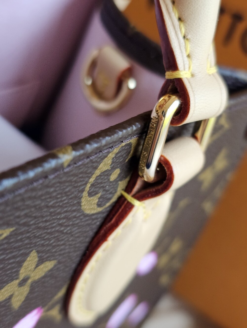 Louis Vuitton Monogram Takashi SAKURA ONTHEGO PM NEW - Picture 7 of 16